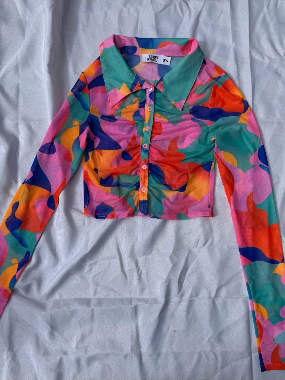 Tiger Mist Multicolor Ruched Cropped Button-Up Top - xs with thumbholes